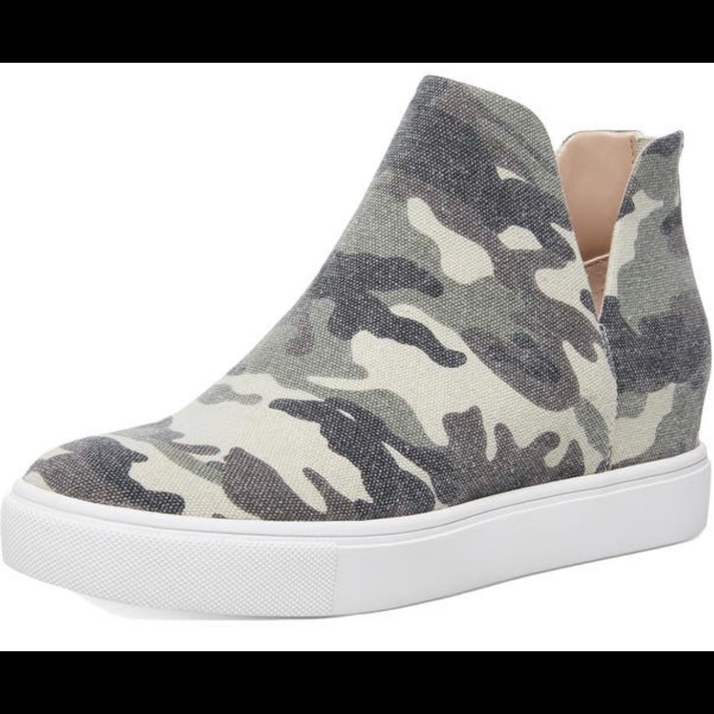 Steve Madden Camo Wedge Sneakers. Women’s. SIZE 8.